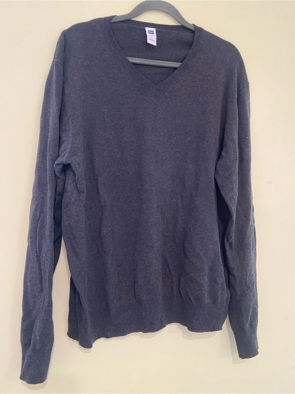 Gap Men’s cotton V-Neck Sweater in Charcoal Gray size XL like new